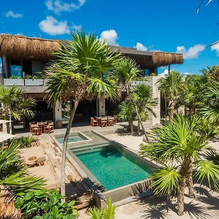 Beachfront Villa In Tankah Bay